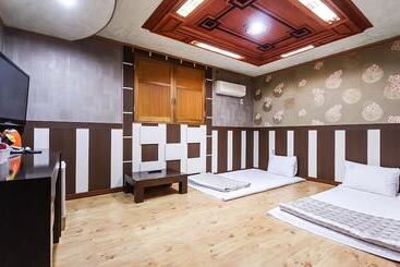 مُتل Gumi Gongdandong Hotel The Zone