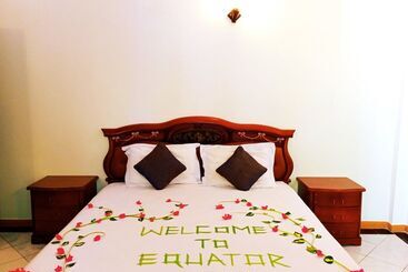 پانسیون Equator Inn
