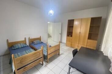 پانسیون Tirana City Rooms Vatra E Lagjes By Paymán Club
