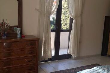 پانسیون Tirana City Rooms   Vatra E Lagjes By Paymán Club