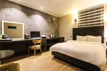 Wanju J Self Check In Motel
