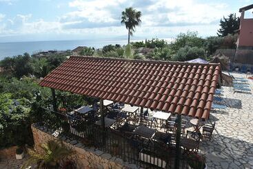 هتل Apartments Corfu Sun Sea Side