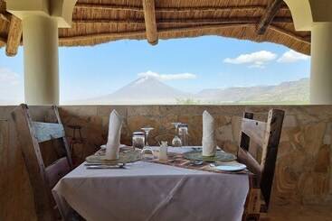 هتل Africa Safari Lake Natron Camping