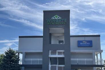 هتل Baymont By Wyndham Dayton North