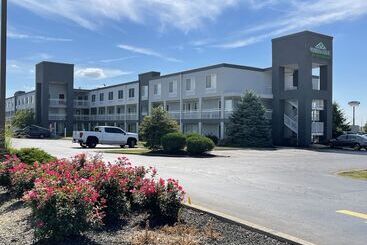 هتل Baymont By Wyndham Dayton North