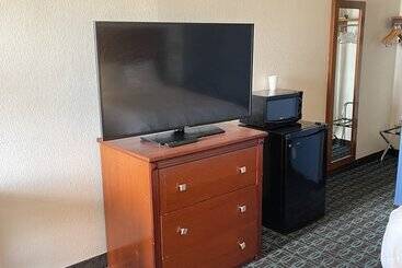 هتل Baymont By Wyndham Dayton North