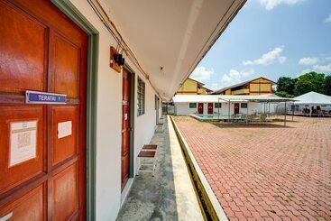 هتل Capital O 90423 Teratai Chalet