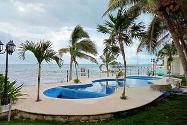 هتل Casa Cenote