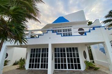 هتل Casa Cenote