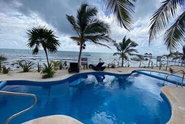 هتل Casa Cenote