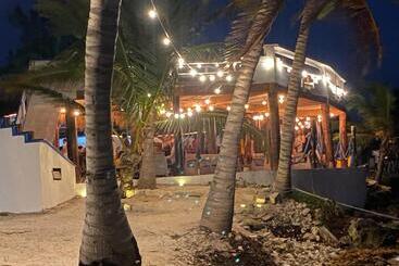 هتل Casa Cenote