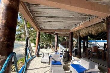 هتل Casa Cenote