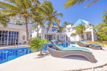 هتل Casa Cenote