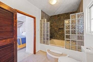 هتل Casa Cenote