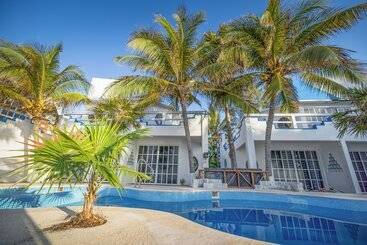 هتل Casa Cenote