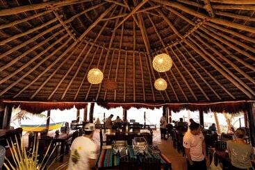 هتل Casa Cenote