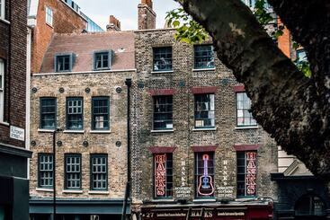 هتل Chateau Denmark London