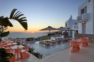 هتل Collini Suites & Villas Mykonos