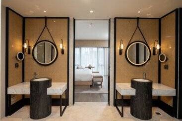 هتل Courtyard By Marriott Liuzhou Sanjiang