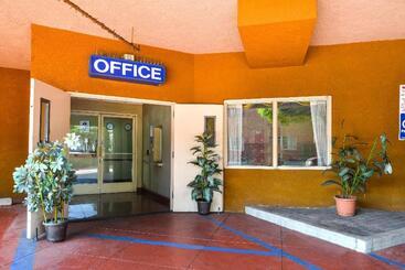 هتل H3 Inn & Suites Lax Airport Los Angeles
