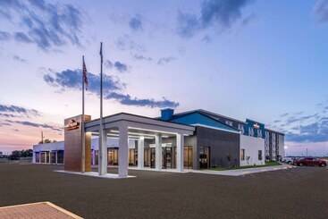 هتل Hawthorn Extended Stay By Wyndham Wichita Airport
