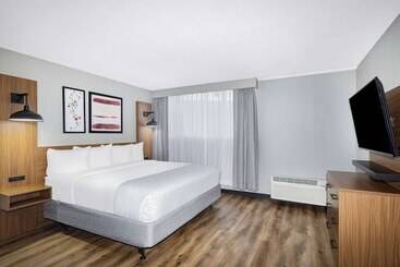 هتل Hawthorn Extended Stay By Wyndham Wichita Airport