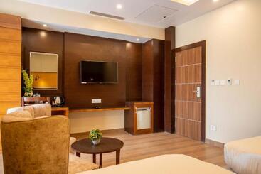 هتل Palm International