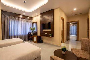 هتل Palm International