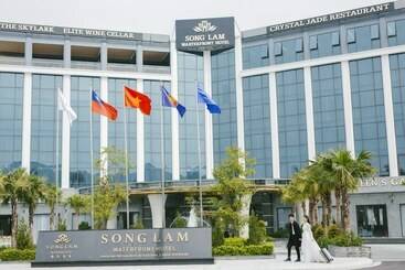 Songlam Waterfront Hotel   藍江酒店