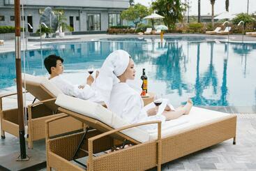 Songlam Waterfront Hotel   藍江酒店