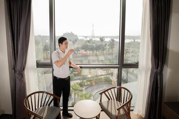 Songlam Waterfront Hotel   藍江酒店