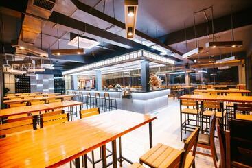 Songlam Waterfront Hotel   藍江酒店
