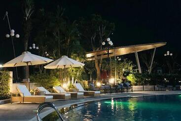 Songlam Waterfront Hotel   藍江酒店