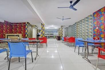 هتل Treebo Royal Empire Indore