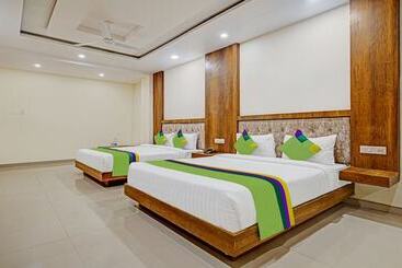 هتل Treebo Royal Empire Indore