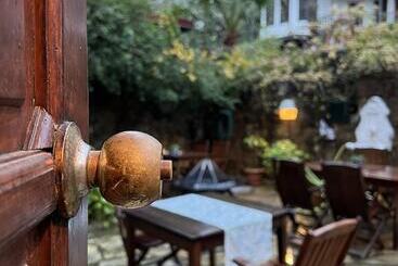 Liya Boutique Hotel & Suites