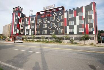 مُتل Andong Hotel Gung