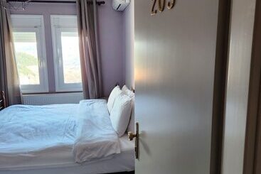 بنسيون Guesthouse Monopati   ξενώνας μονοπάτι