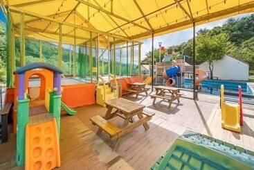 پانسیون Pocheon Kidsglampinggeo