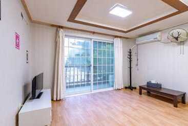 پانسیون Taean Mongsanpo Blue Ocean Resort