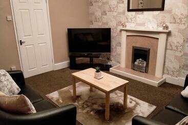 اقامتگاه The Nest, An Immaculate 3 Bed House In Walsall