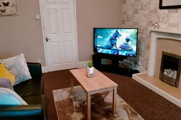 اقامتگاه The Nest, An Immaculate 3 Bed House In Walsall