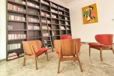 Star Land Hotel Bastos