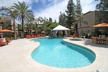 Beautiful Condo In Prime Scottsdale Location!