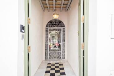 تختخواب و صبحانه Portus Gaditanus Sxviii Patio Andaluz