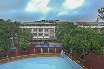 酒店 Aron Resort Lonavala Near Old Mumbai Pune Highway