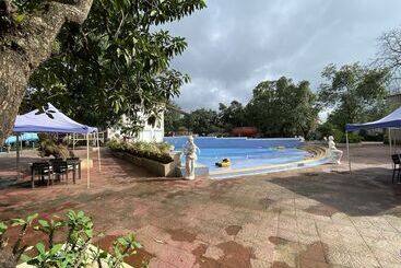 酒店 Aron Resort Lonavala Near Old Mumbai Pune Highway