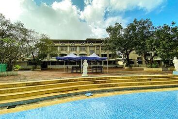 酒店 Aron Resort Lonavala Near Old Mumbai Pune Highway