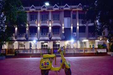 酒店 Aron Resort Lonavala Near Old Mumbai Pune Highway