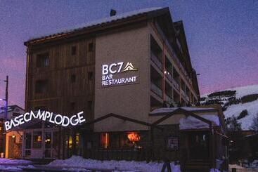 هتل Base Camp Lodge  Les 2 Alpes